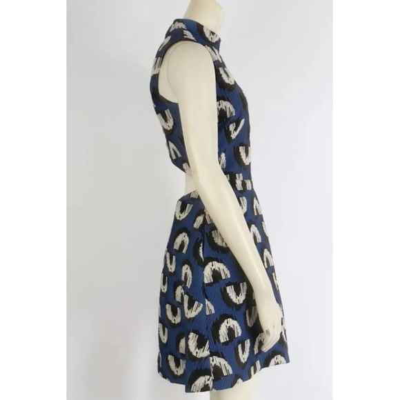 Hunter Bell Dress - Picture 5 of 7